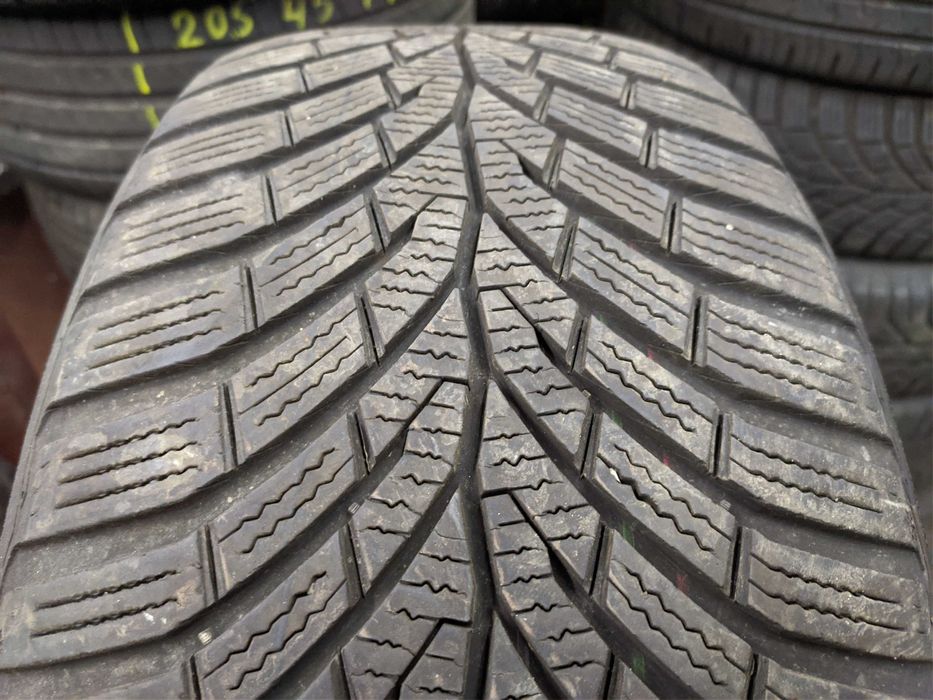 Единични гуми с размер 225 50 17