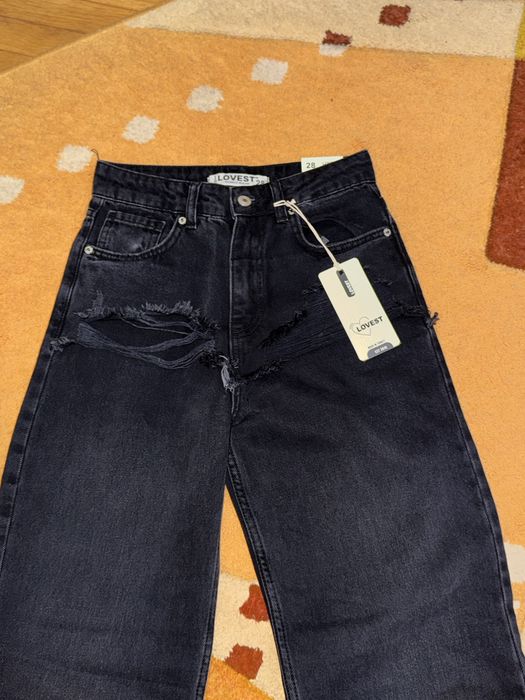 Чисто нови черни дънки