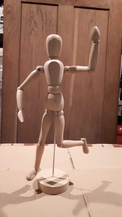 Manechin din lemn natur, configurabil. Inaltime = 33cm