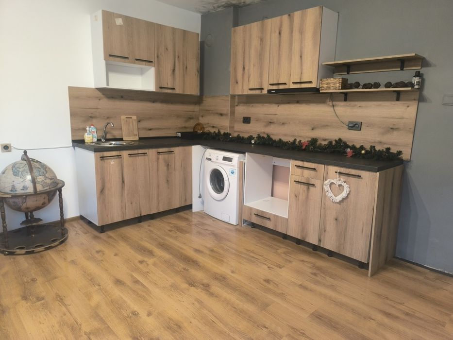 Продавам масивна къща