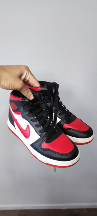 Продам кроссовки Nike