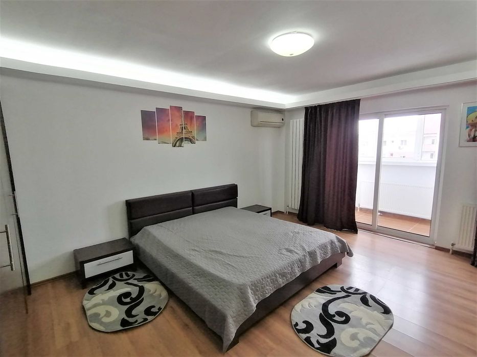 Garsoniera, 13 Septembrie, Particular