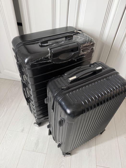 Чемоданы черные