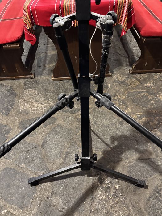 Стойка  Двойна За Клавир 60€