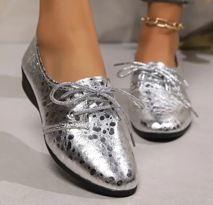 Златни и сребърни обувки