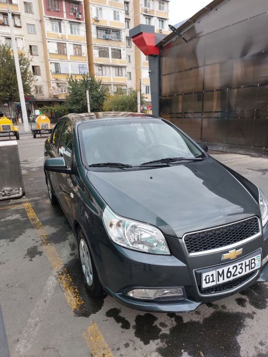 Nexia 3 mashina sotiladi.