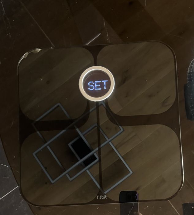 Смарт кантар Fitbit