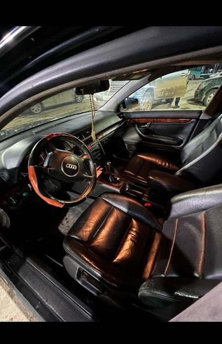 Машина Audi A4 механика