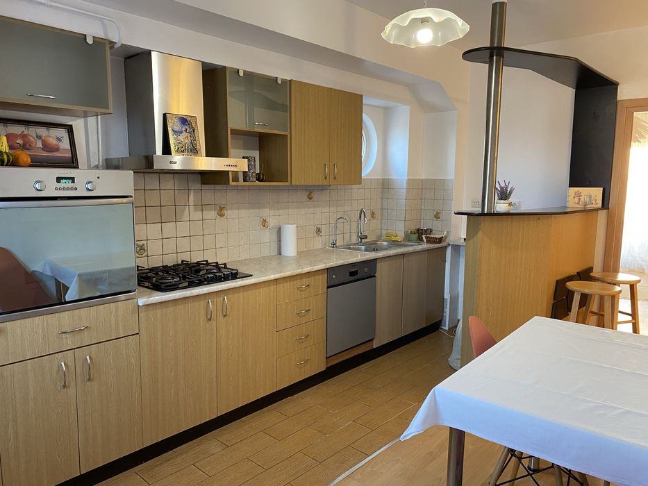 P.F. Inchiriez Ap. 3 camere decomandate