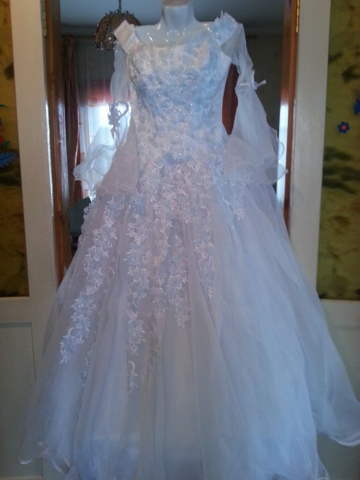 Свадебное платье, очень красивое размер 46-48
