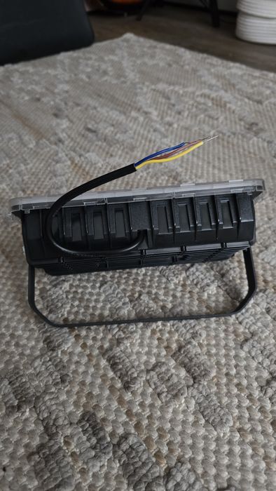 Продам прожектор светодиодный