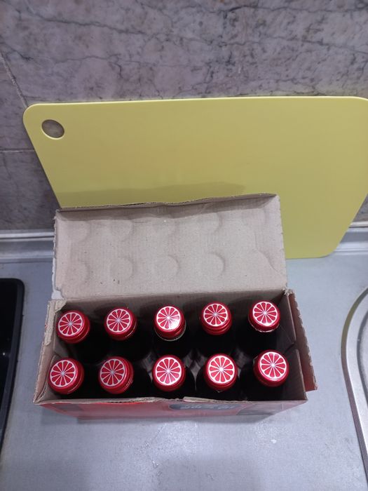 Бутылки с крышкой