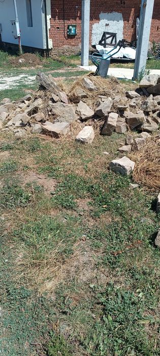 Дялан камък с лице