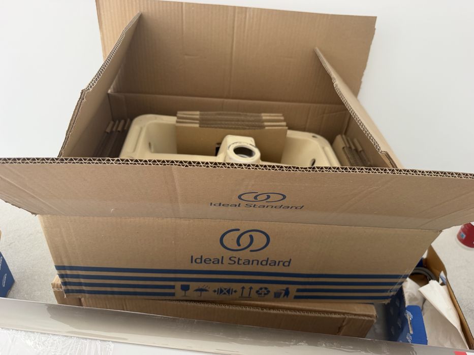 2 chiuvete(Ideal standard)  noi + baterii Grohe noi