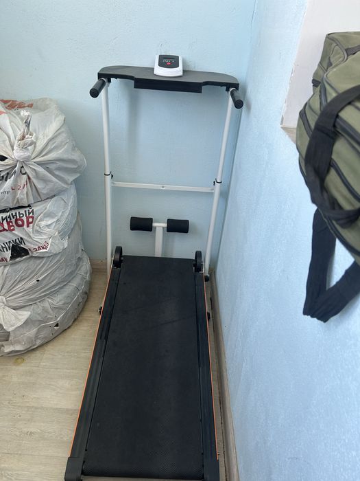 Продам беговую дорожку дешево