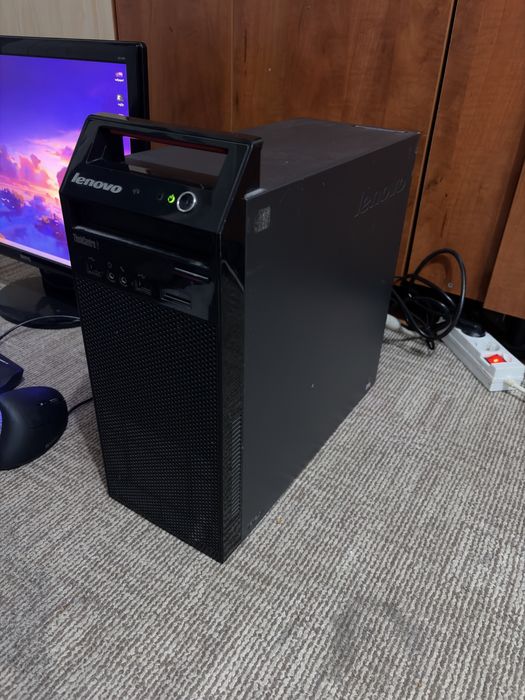 Carcasa Lenovo PC i7 / 8Gb ram / intel ssd 500 gb