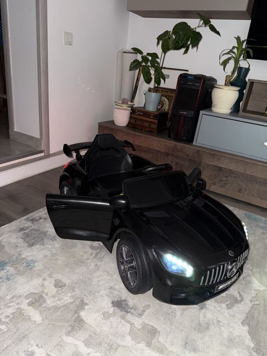 Masina electrica cu telecomanda Mercedes Amg GTR