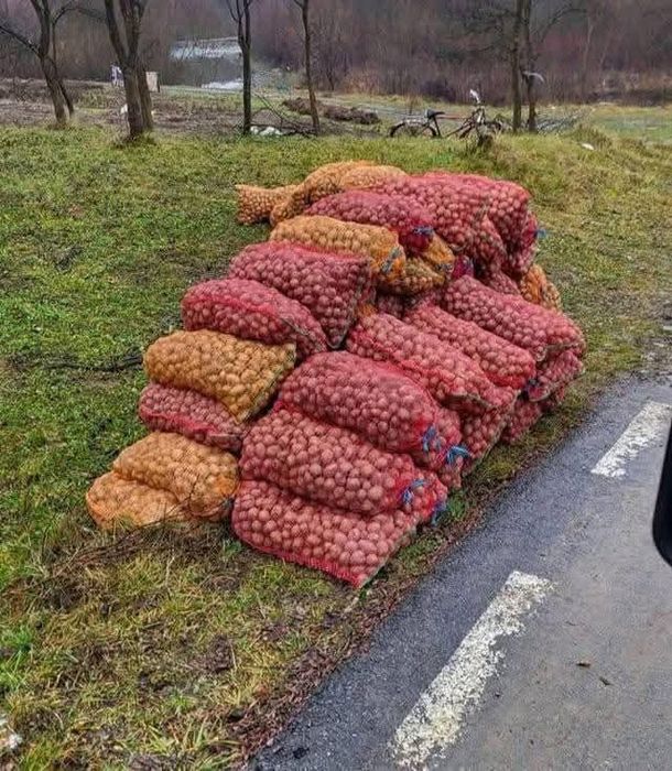 Vând cartofi de animale