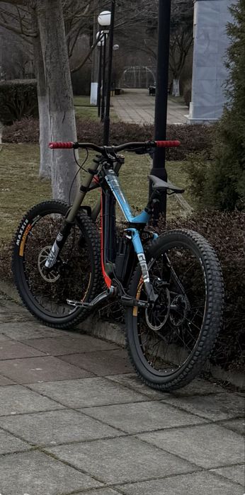 Продавам gaint glory