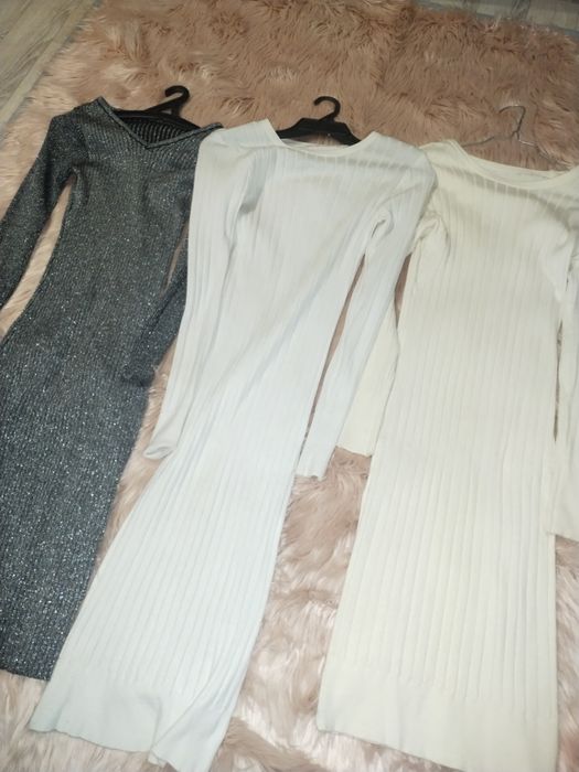 Продам платья и кофты
