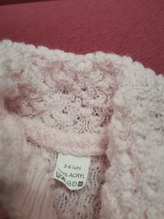 Hainute și jucării bebe