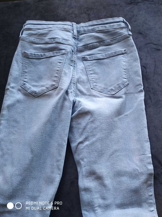 Бели ризи и черни поли, лот от дънки и дънкови поли за 10 г.