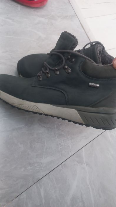 Продам срочно ботинки