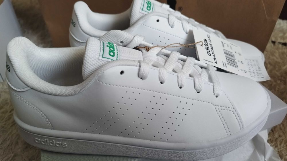 Нови оригинални обувки adidas