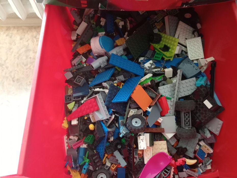 Продаю много лего