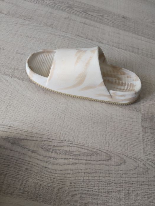 Papuci Nike. Aproape noi merita văzuți model deosebit