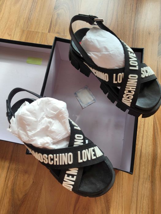 Love Moschino чисто нови дамски сандали