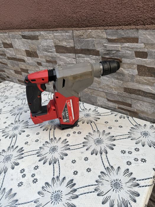 Акумулаторен безчетков перфоратор Milwaukee M18