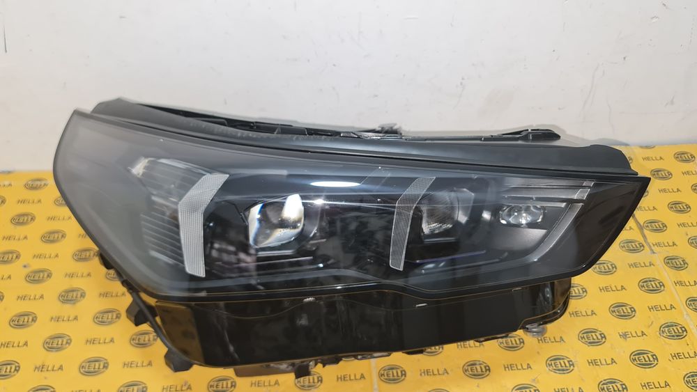 Far dreapta full led adaptiv blue shaddow line BMW 5 G60 G61 5A798D8
