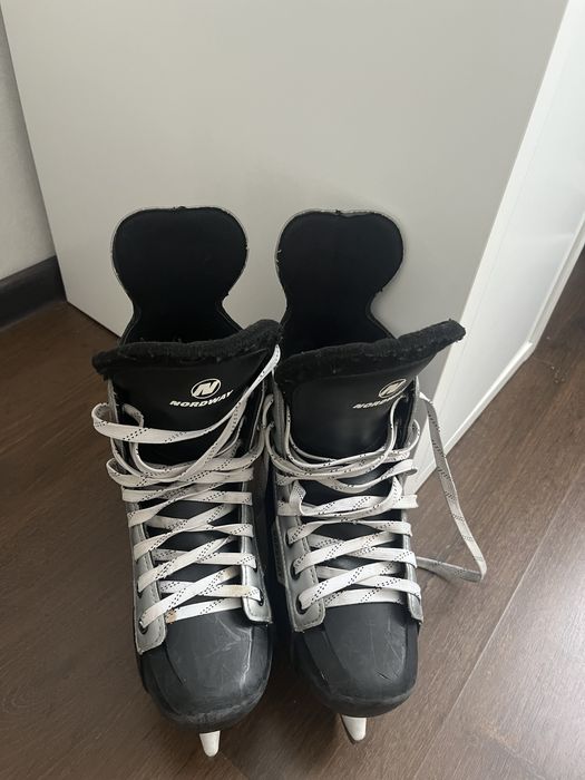 Хоккейные коньки р-р 38