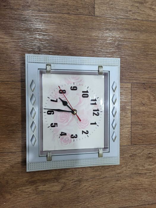 Настенные кварцевые часы