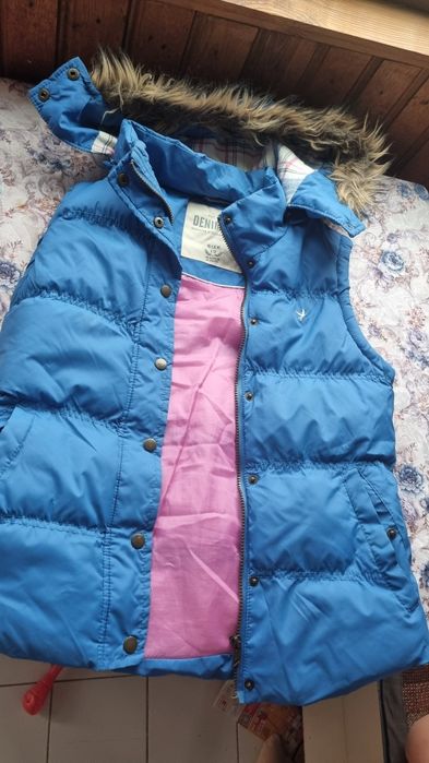 Дамски елек с качулка