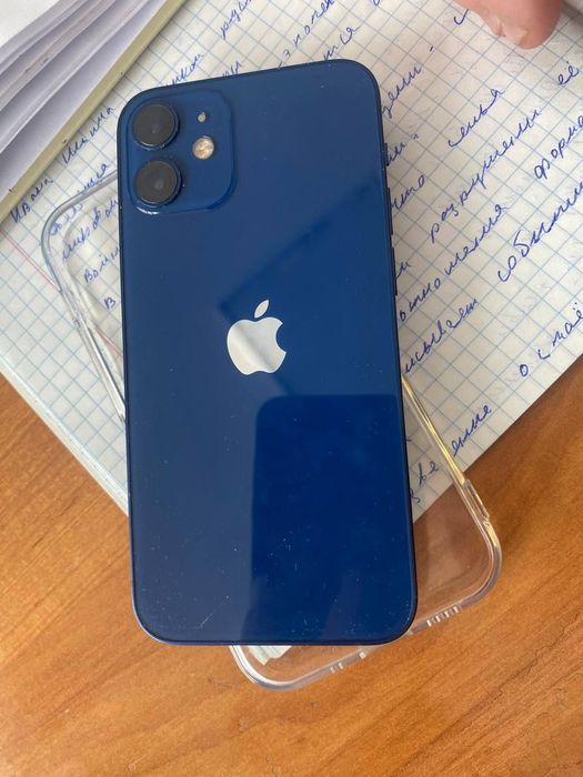 Айфон 12 мини в хорошем состоянии