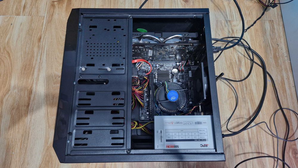 PC Gaming Gigabyte i5-6600K/8GB DDR4/SSD+HDD/GTX 950/WiFi/W11 la 550lei