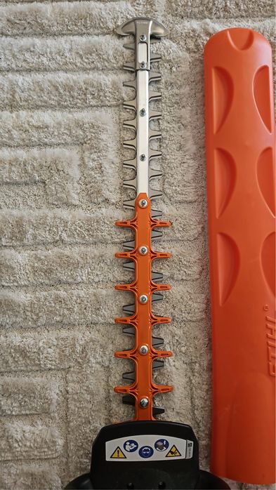 STIHL HSA 100 — foarfecă gard viu pe acumulator (sistem AP) + acumulator STIHL AP 300 S