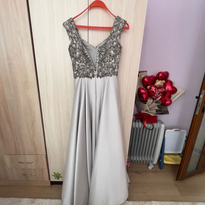 Продавам бална рокля