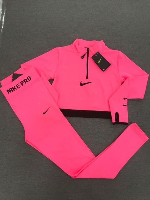 Дамски спортен екип