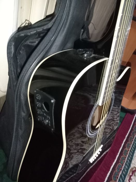 Гитара электроаккустическая.