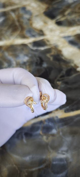 Золотые серьги с бриллиантами