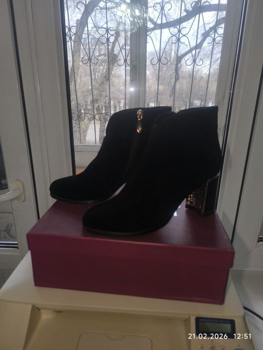 Ботинки на 39 размер