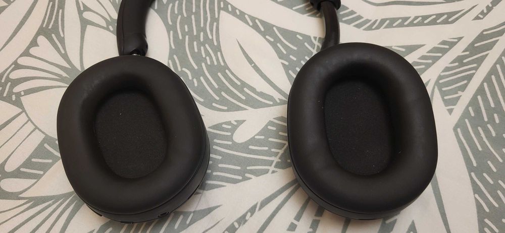 SONY WH-1000XM5 Fuctionale (de Piese) rupte pe ambele capete fuctionale 200 lei fix