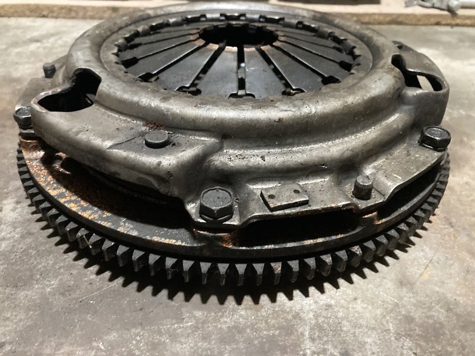 Продам запчасти мазда 626