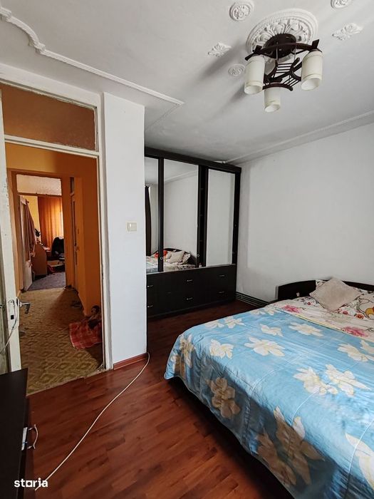 Vând apartament 3 camere micro 4