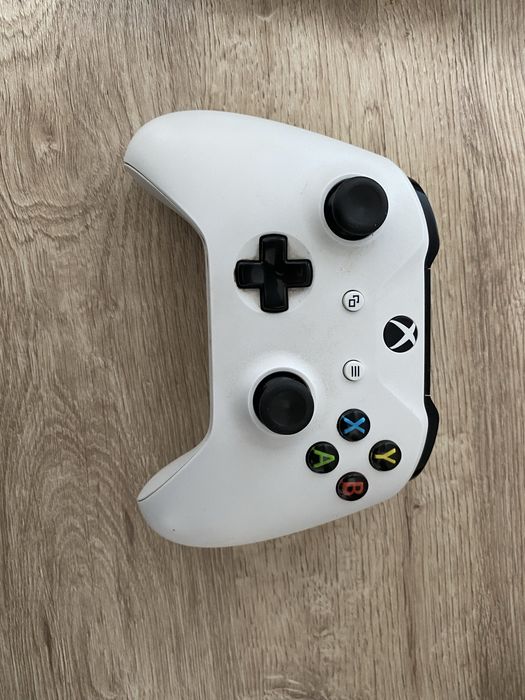 Продам XBOX 1 S  1TRB