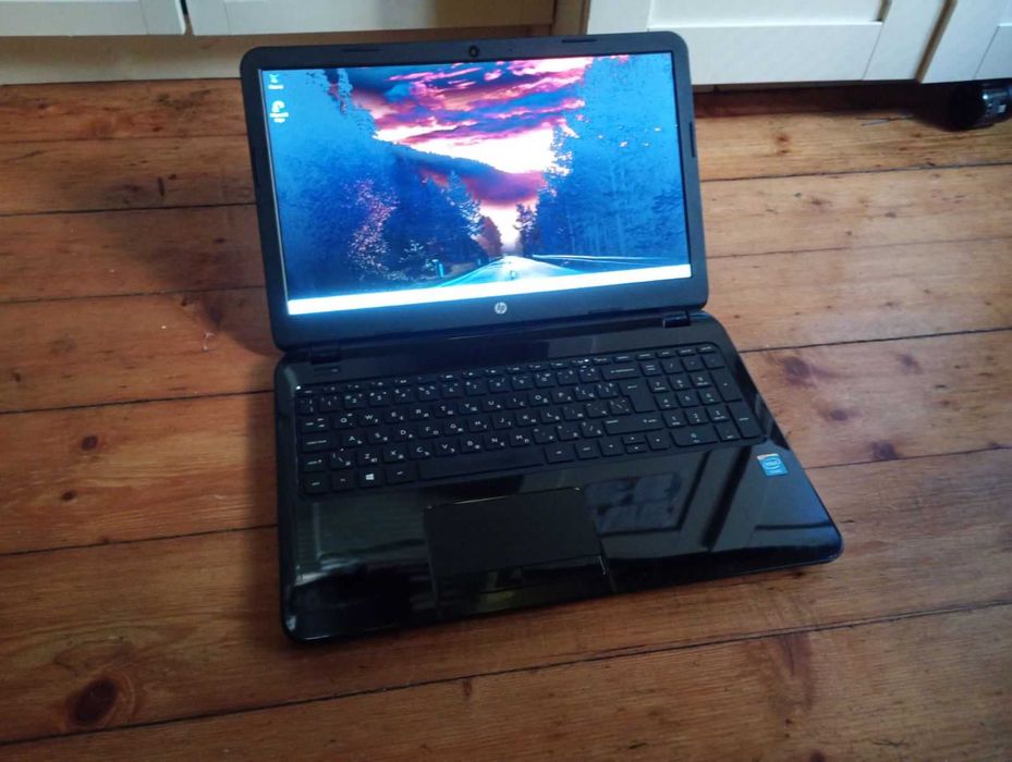 Лаптоп Hp, отличен, Pentium N3540 Quad core, батерия 3 часа , НОВО SSD