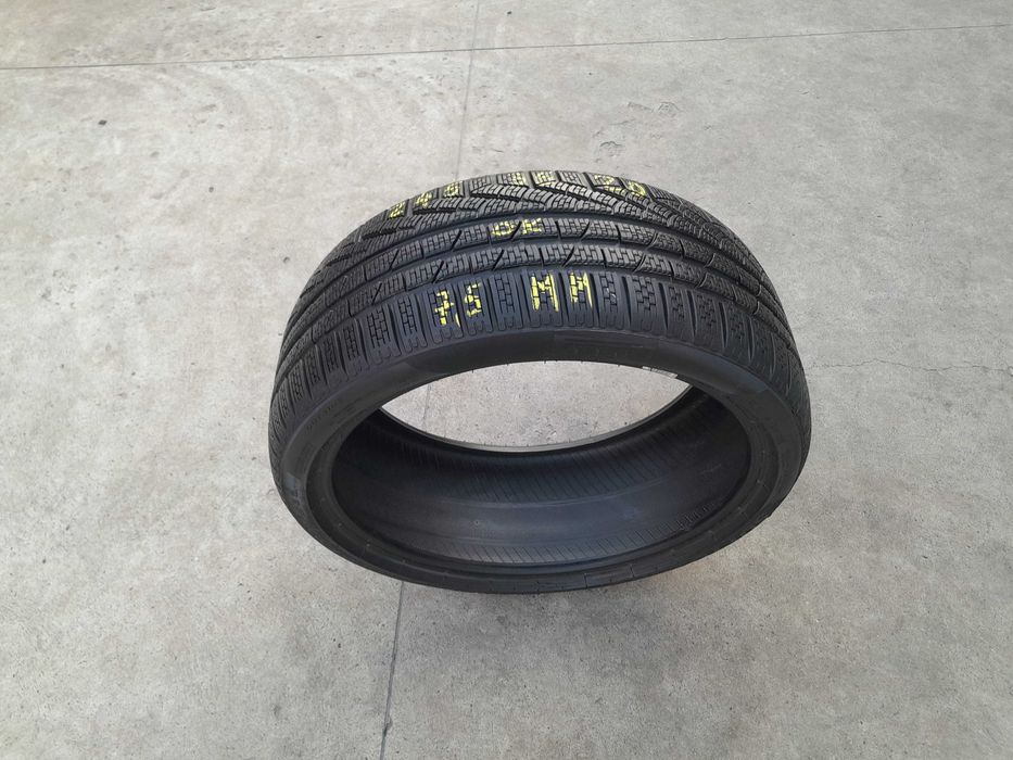 O anvelopa iarna 245 35 20 pirelli sottozero 2 profil de 7,5 mm